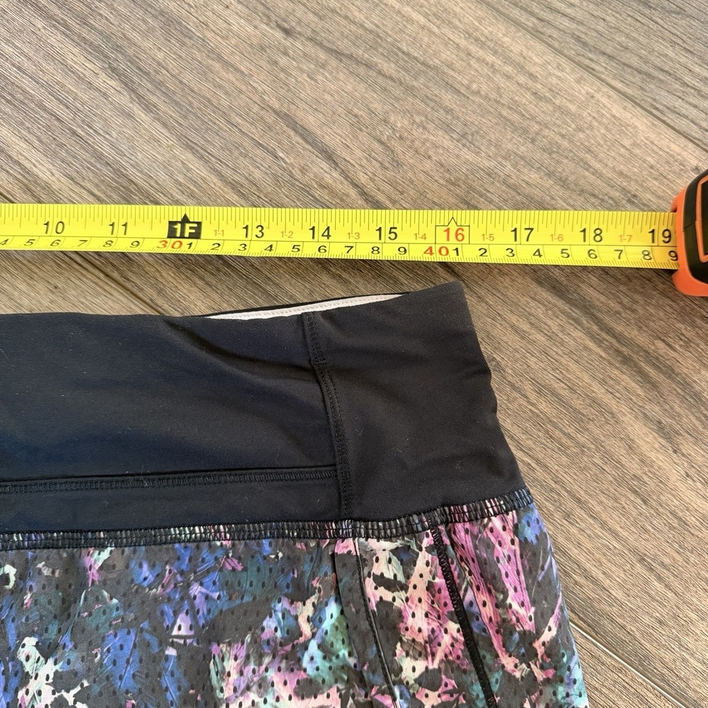 EUC Lululemon Run Times Short 4" - 4-way Stretch Floral Sport Black Multi Sz. 8 - Picture 4 of 5